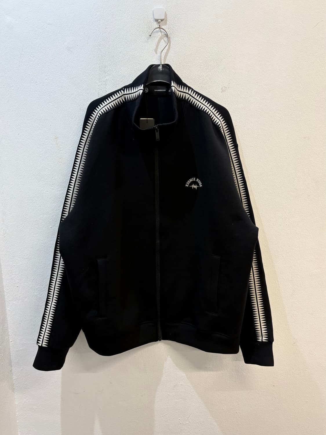 UNDERCOVER x GU kosmik noise track top X 상품이미지1