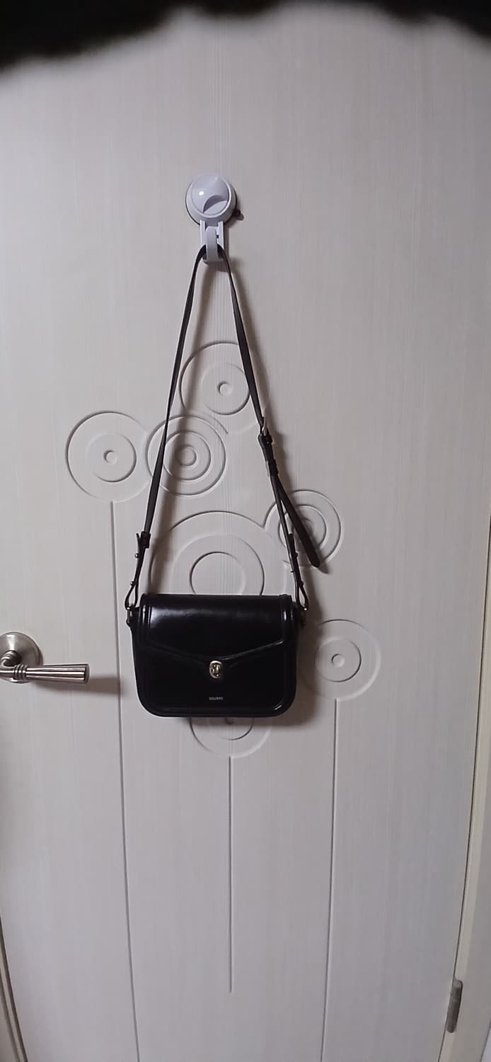 스퀘어라인 엠버 블랙 숄더백  상품이미지1