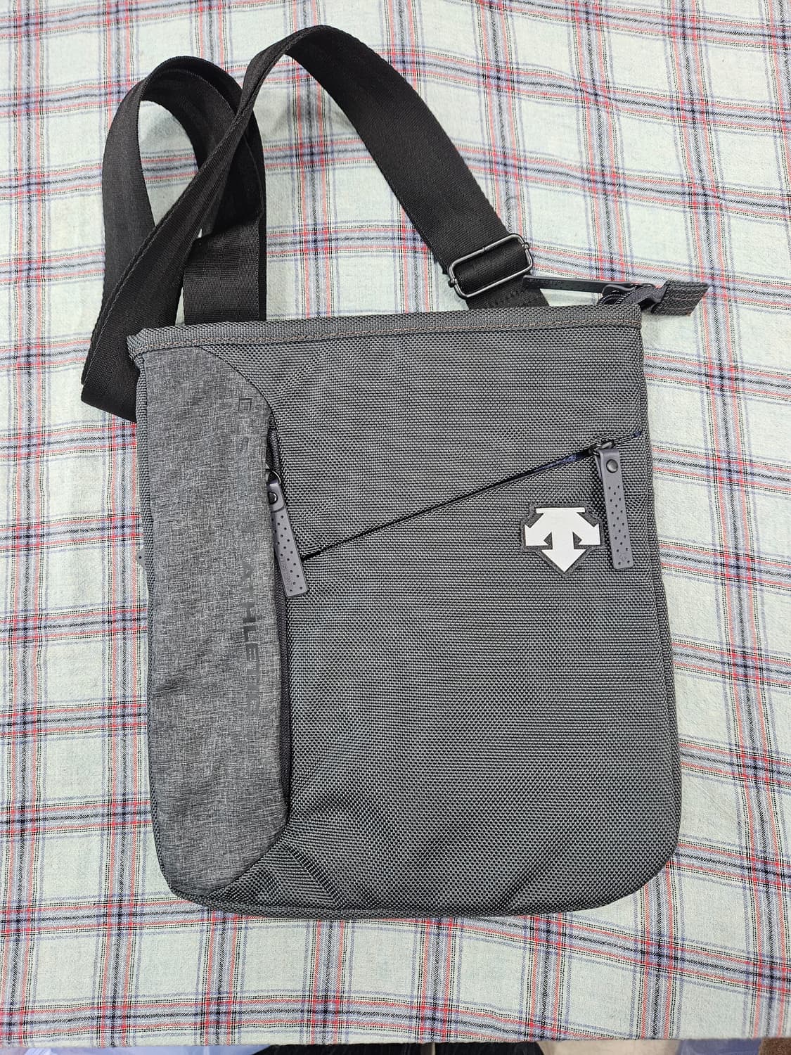 데상트 미니 크로스백  상품이미지1