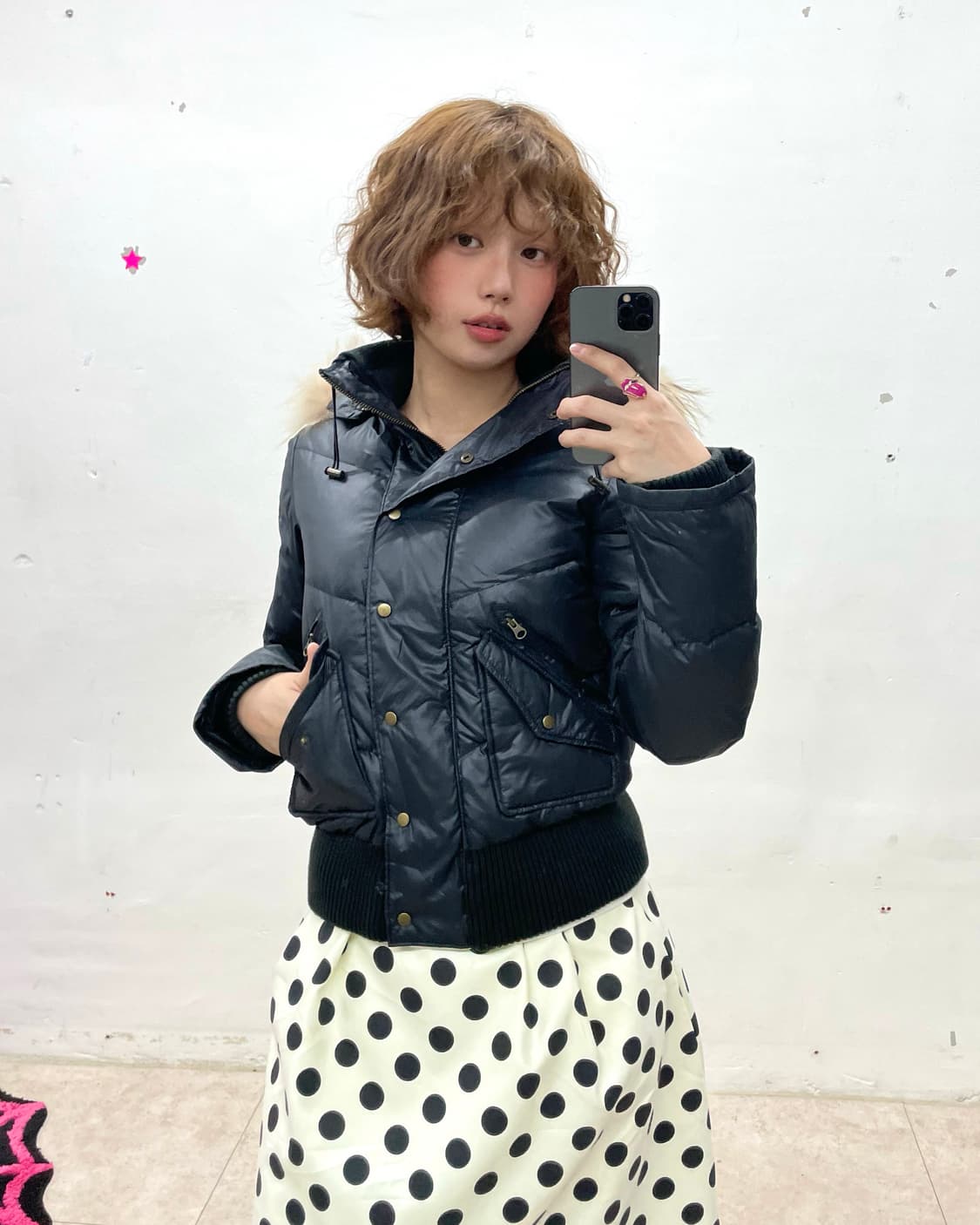 Glossy black cropped padded coat  상품이미지1