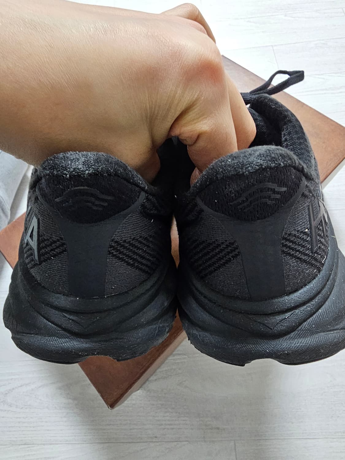 호카 클리프톤9 블랙 235 상품이미지3