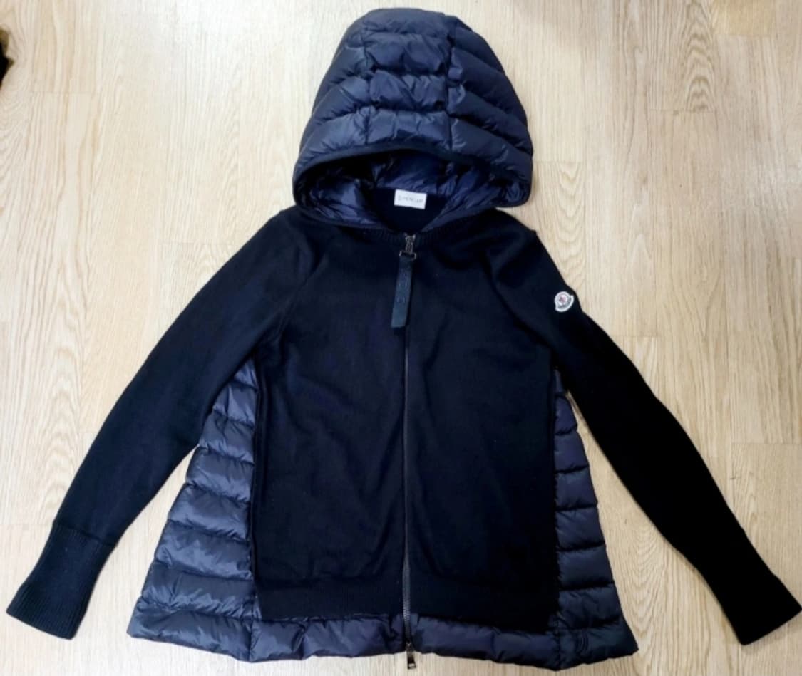 [정품)] 몽클레어 니트 패딩 후드집업 블랙 M(여성)새상품급 한정판  상품이미지4