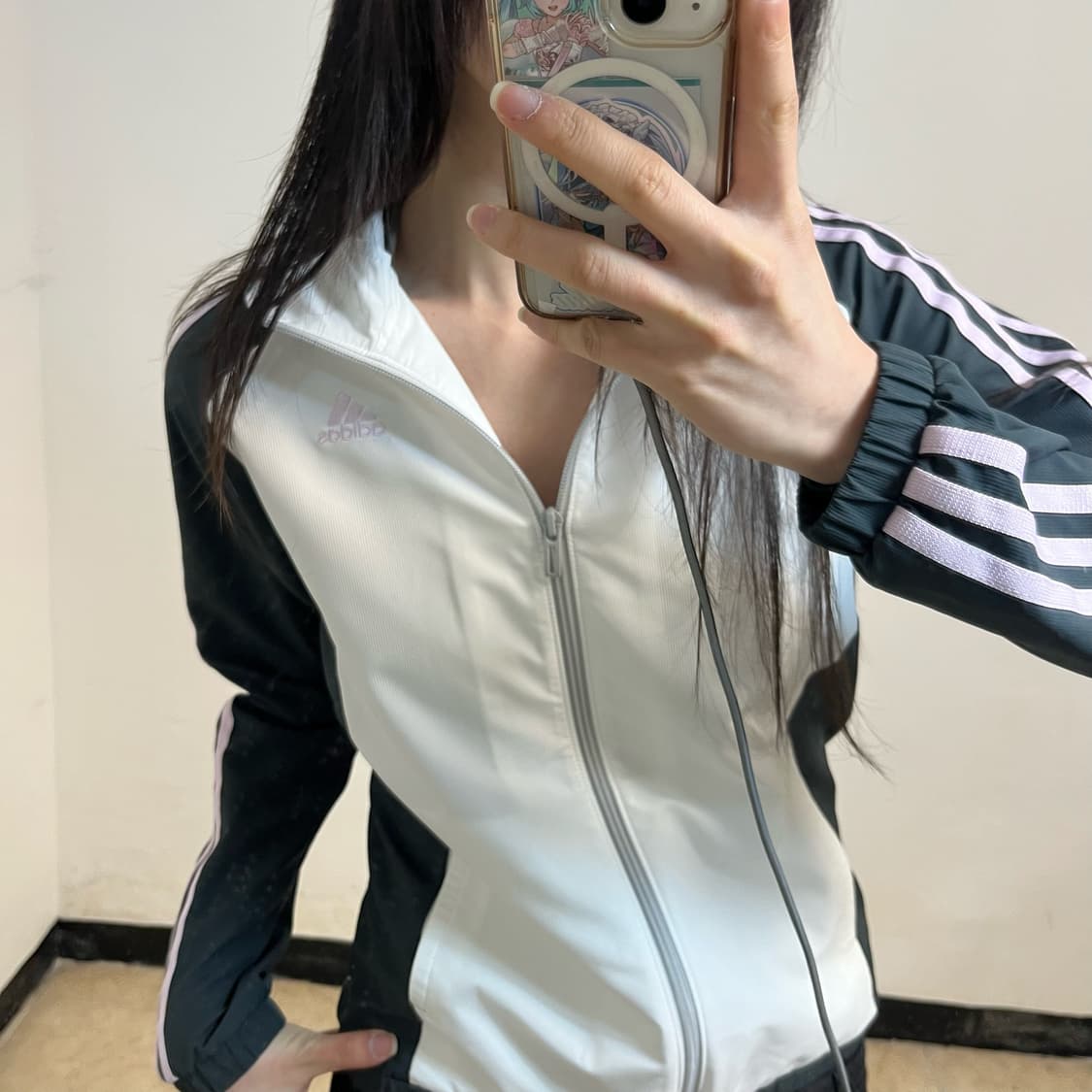 Adidas charcoal pink  windbreaker 상품이미지3