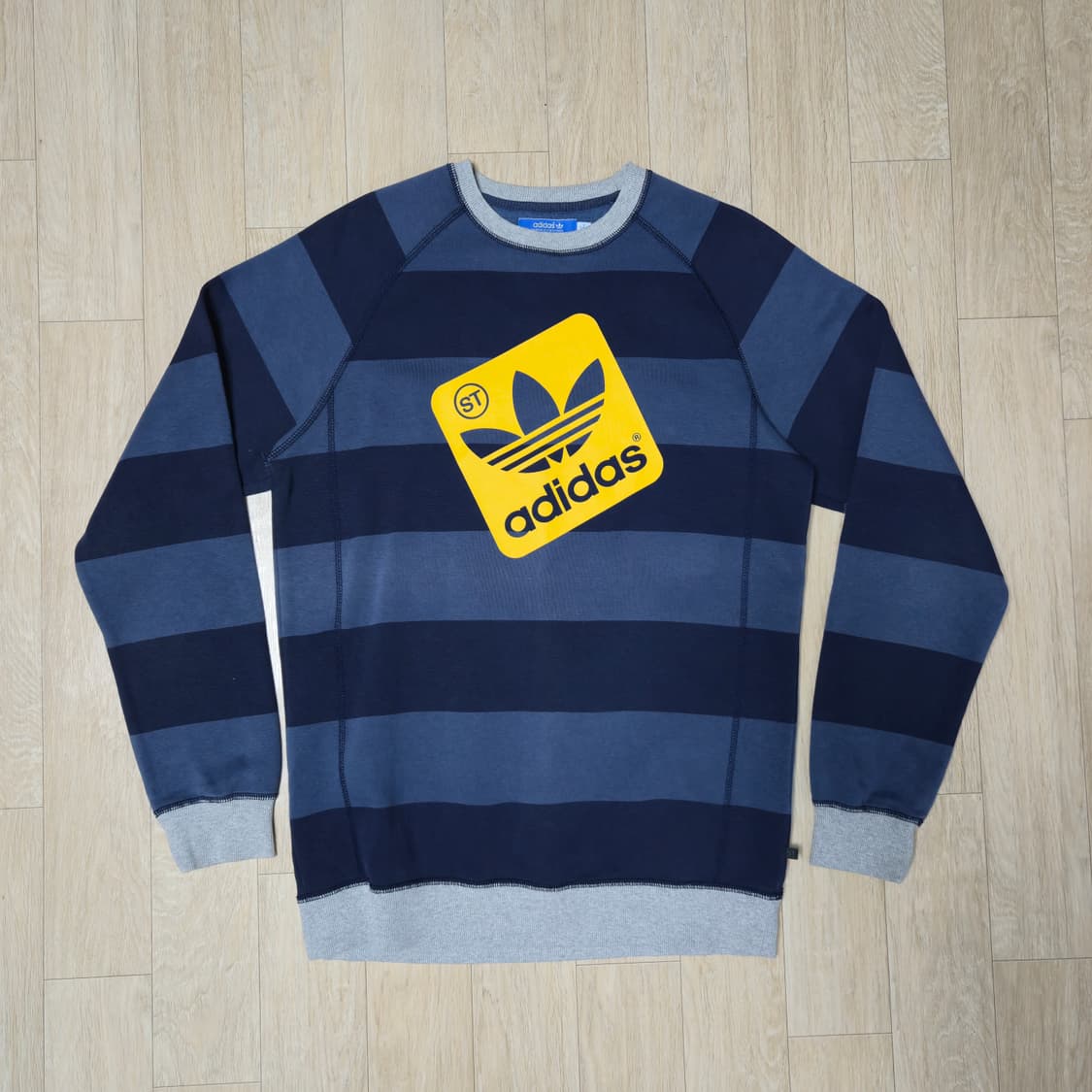 100) 아디다스 약기모 스트라이프 맨투맨 상품이미지1