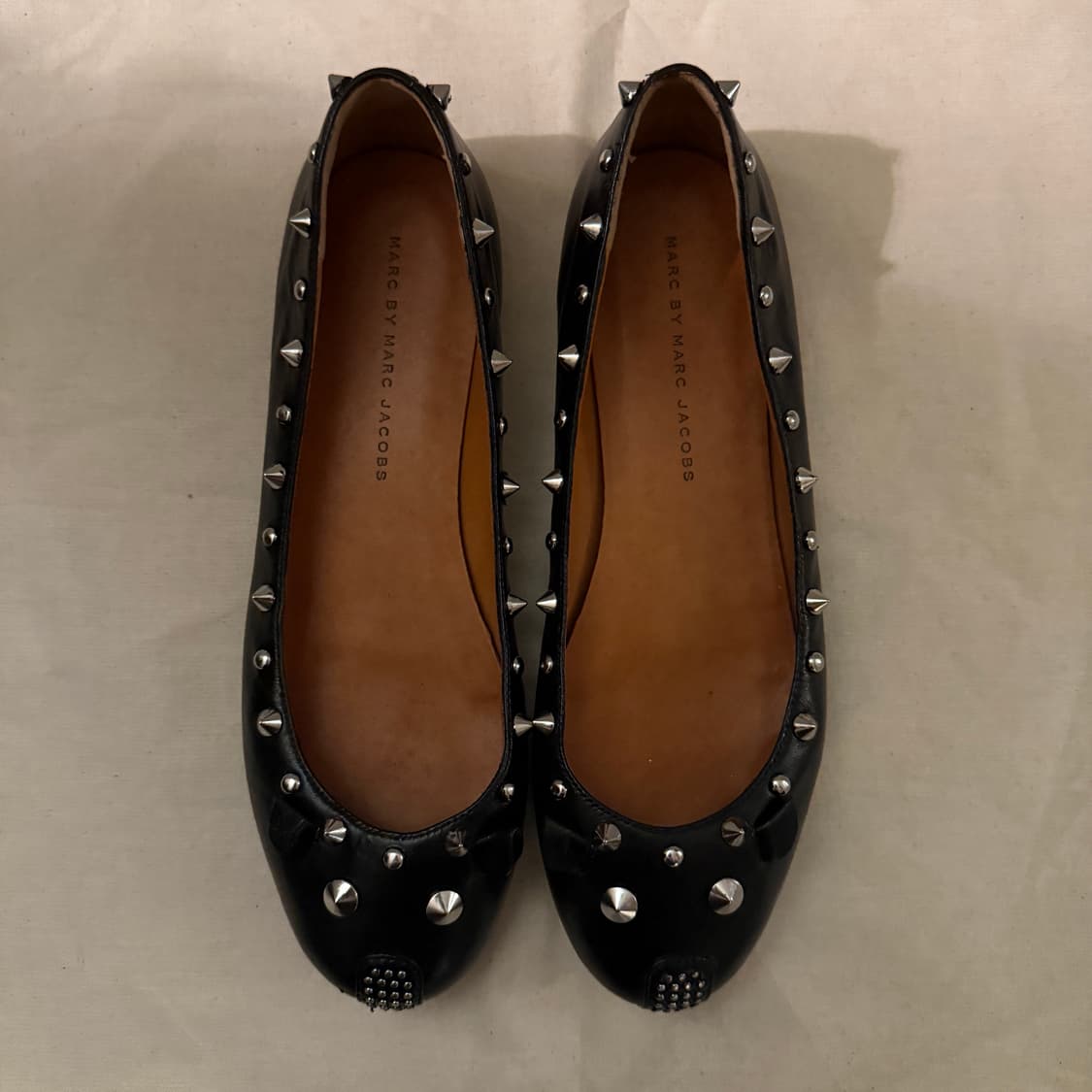 마크제이콥스 마우스 플랫 블랙 스터드 상품이미지2