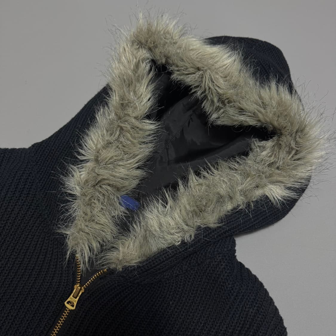 빔즈(OLD BEAMS) 블랙컬러 코튼 립드 페이크 퍼 후드 집업 상품이미지6