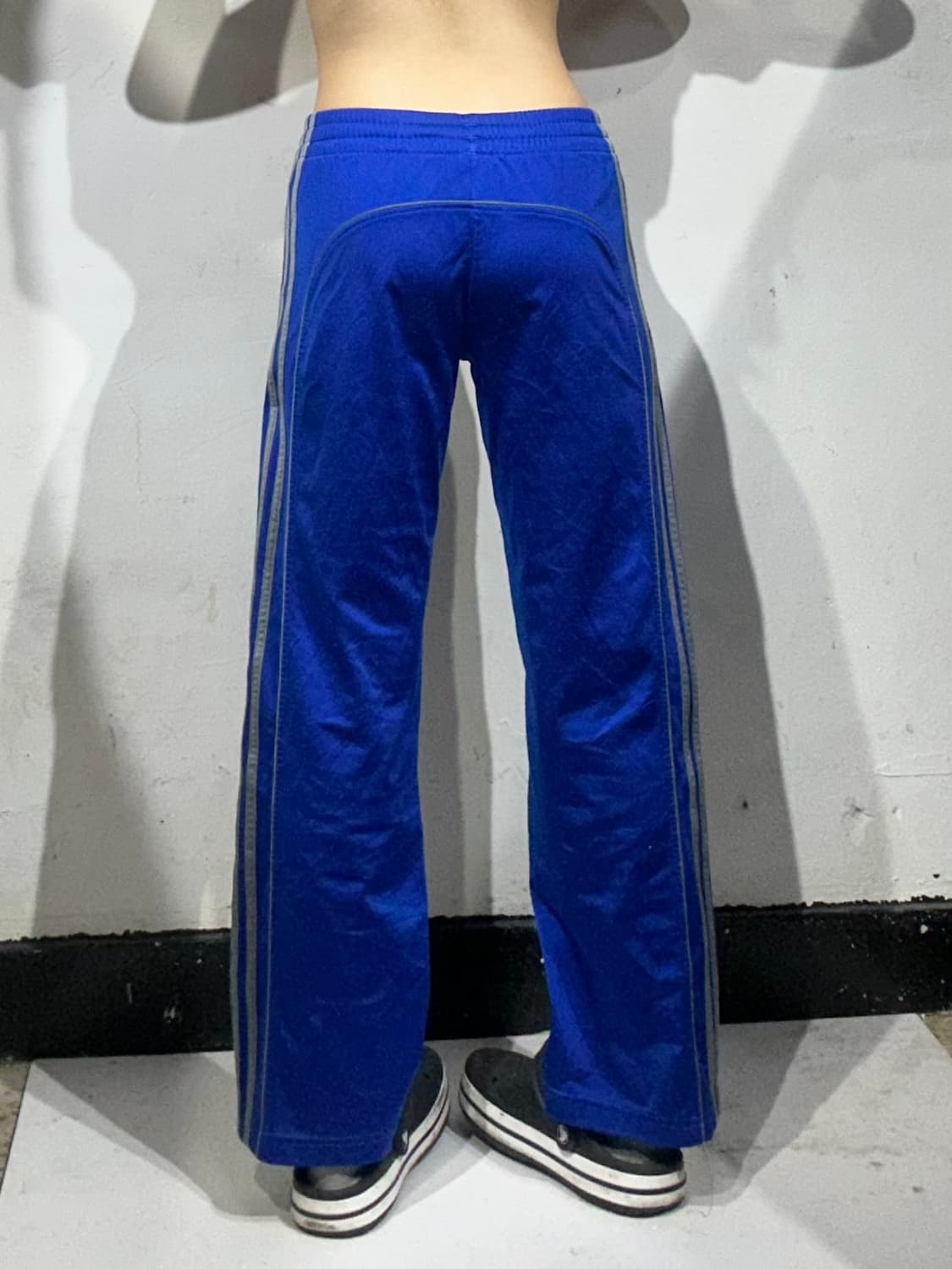 아디다스 블루 그레이 삼선 와이드 팬츠  상품이미지3