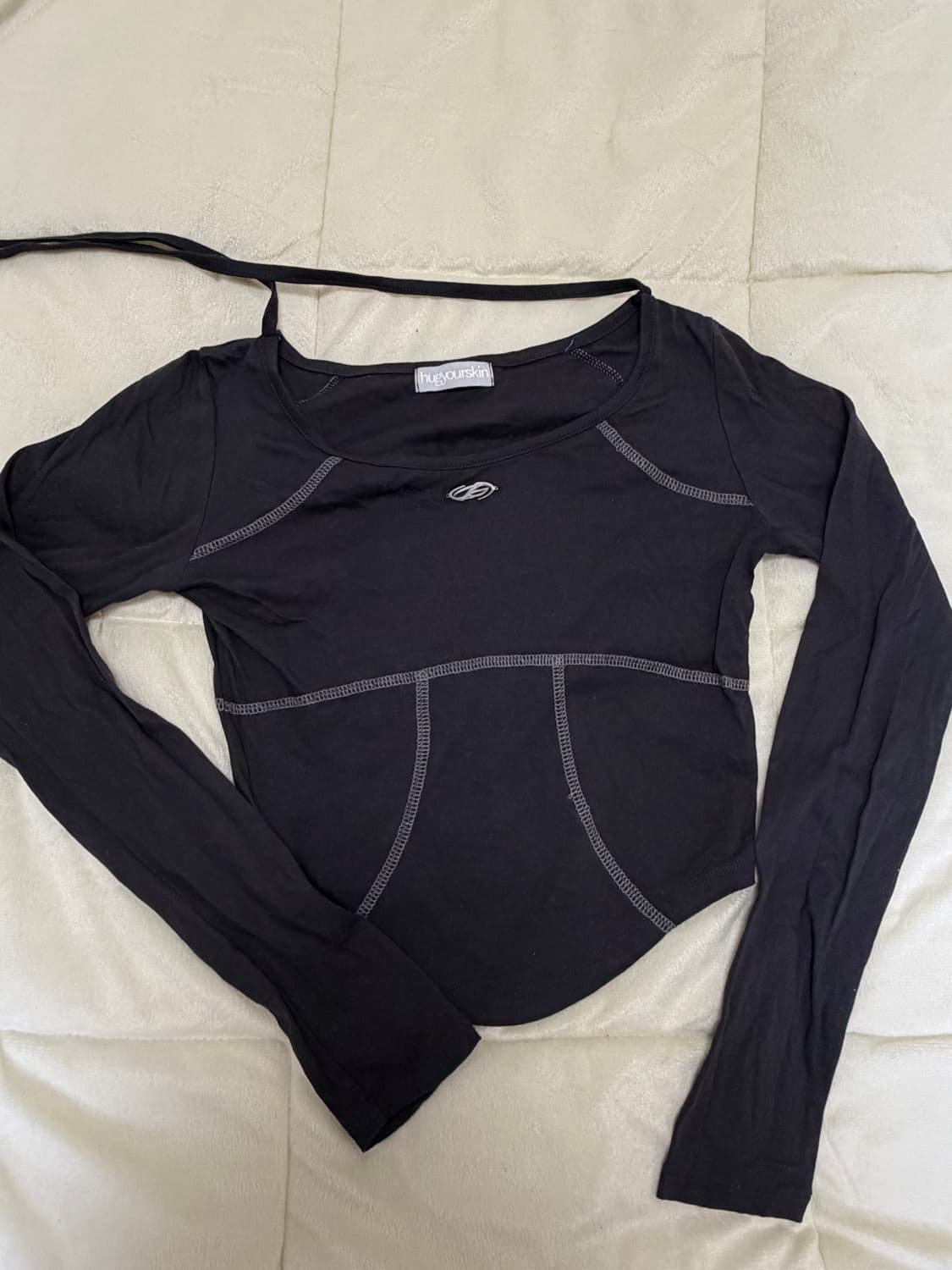 허그유어스킨 메탈로고 스카프 탑 챠콜 상품이미지4