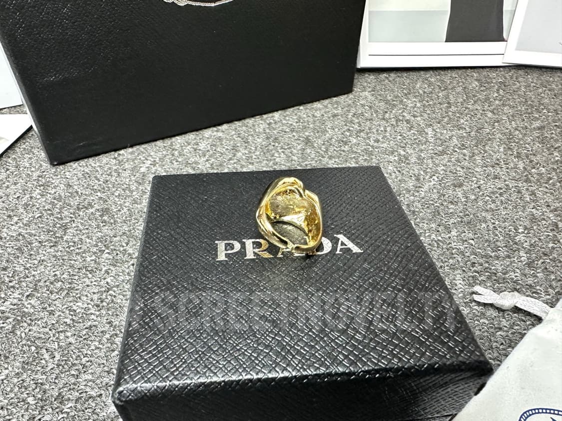 프라다 하트 반지 블랙 상품이미지6