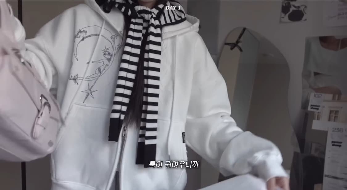 글로니 마야 두들 프린트 후드집업 화이트 윤비누 착용 상품이미지3