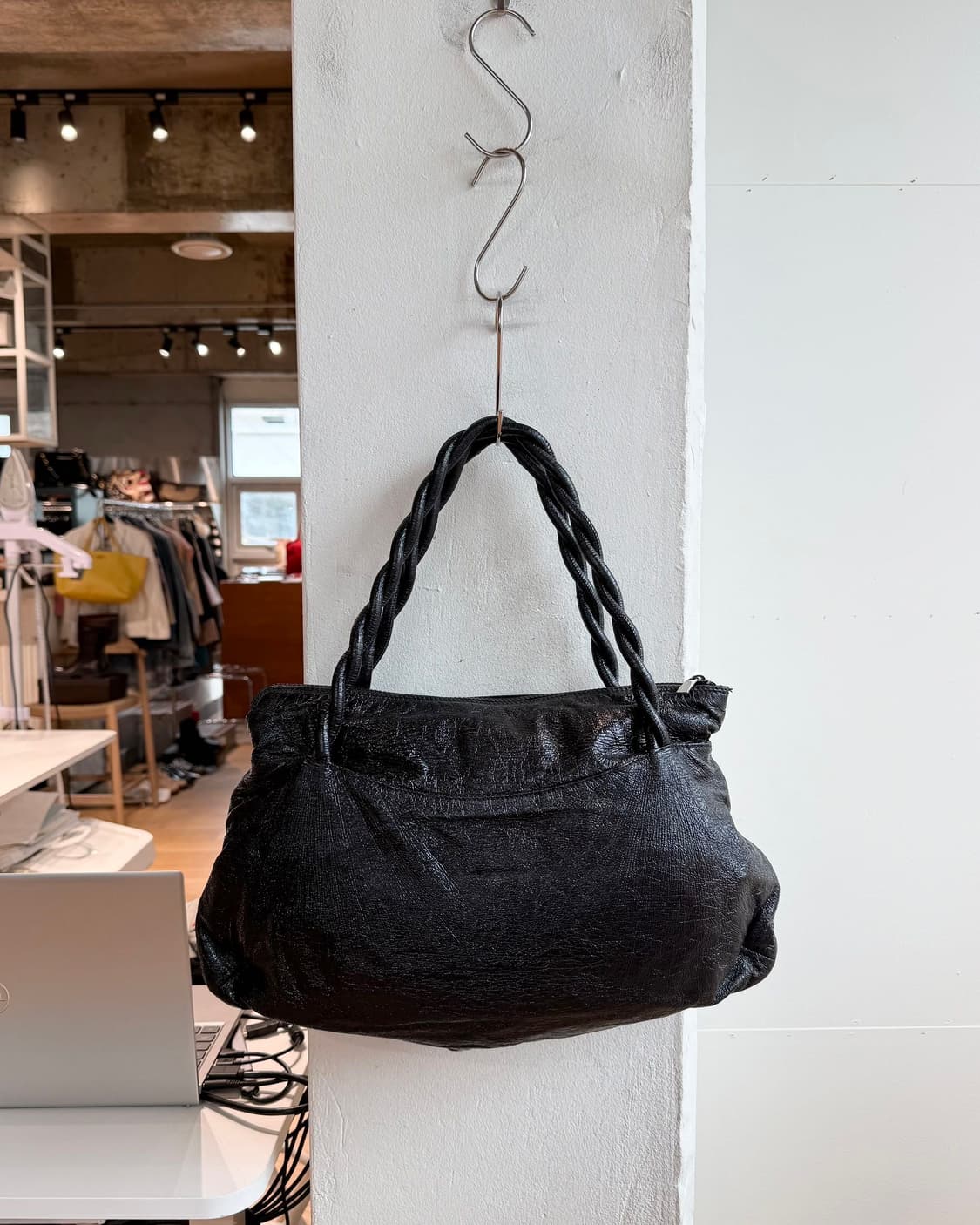 살바토레 페라가모 블랙 레더 숄더백  상품이미지4