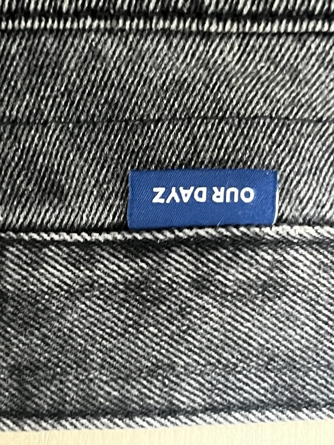 무신사에서 유명한 검은색 청바지팝니다. 상품이미지4