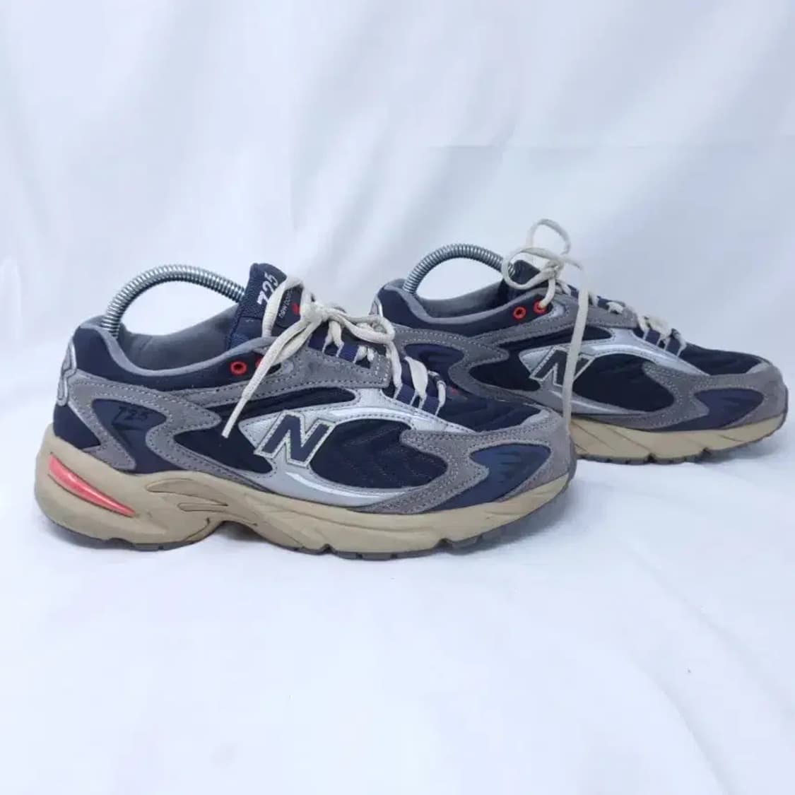 뉴발란스 725 네이비/회색 운동화 260 상품이미지5