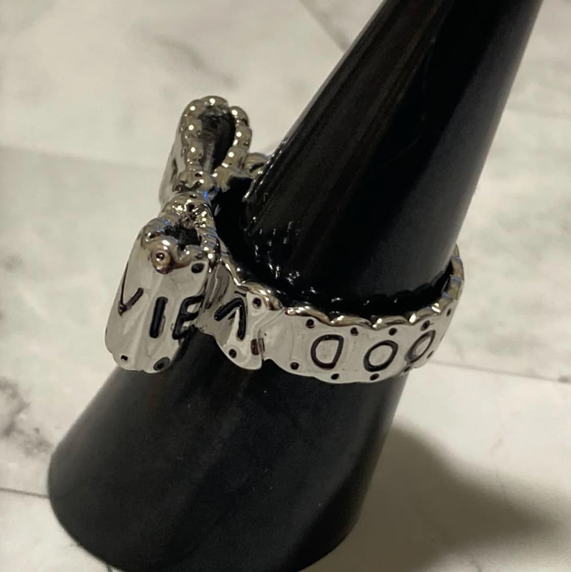 비비안웨스트우드 아카이브 레터링 로고 리본링 반지 상품이미지4