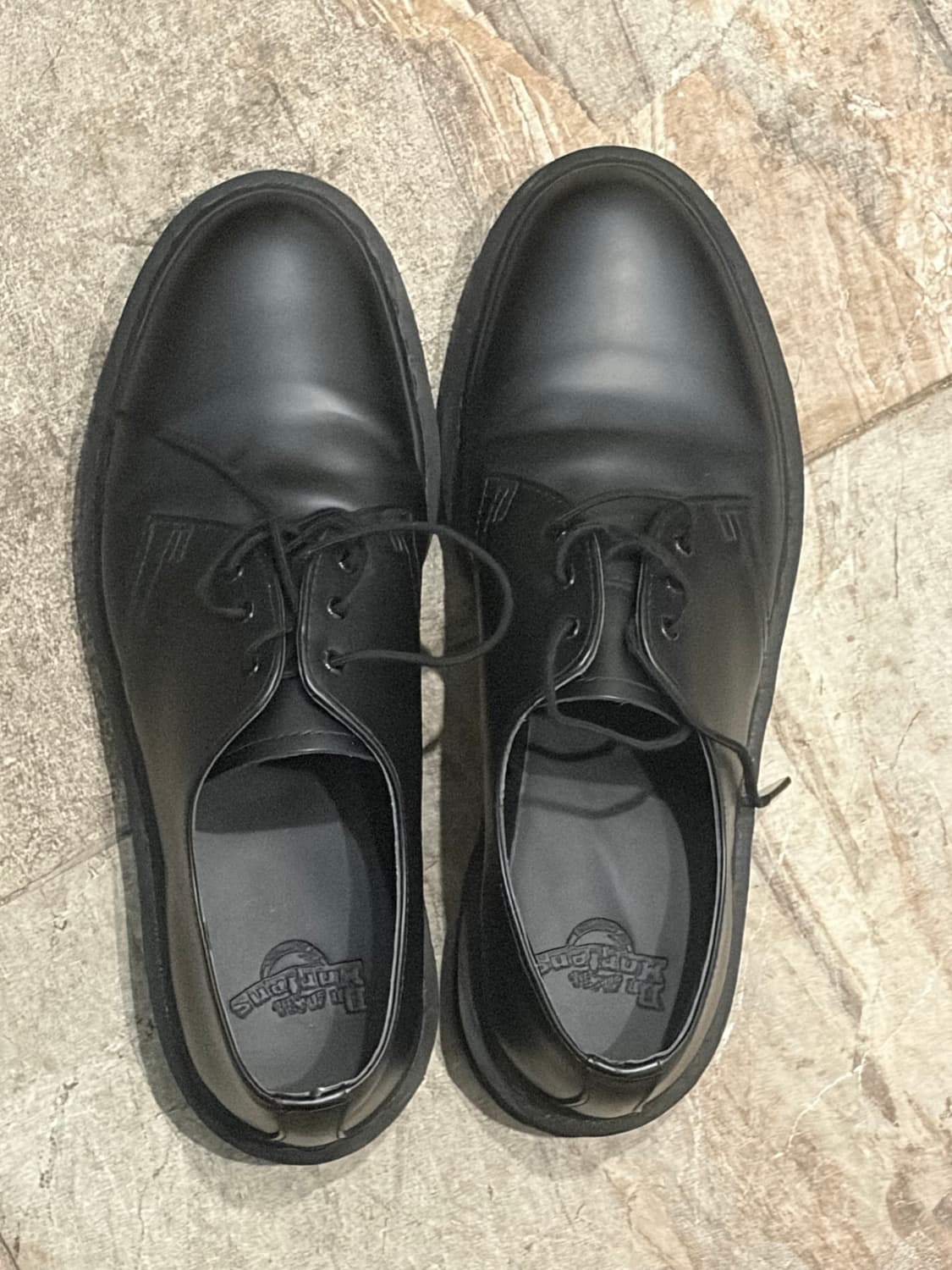 닥터마틴 AW009 3홀 올블랙 UK9  상품이미지1