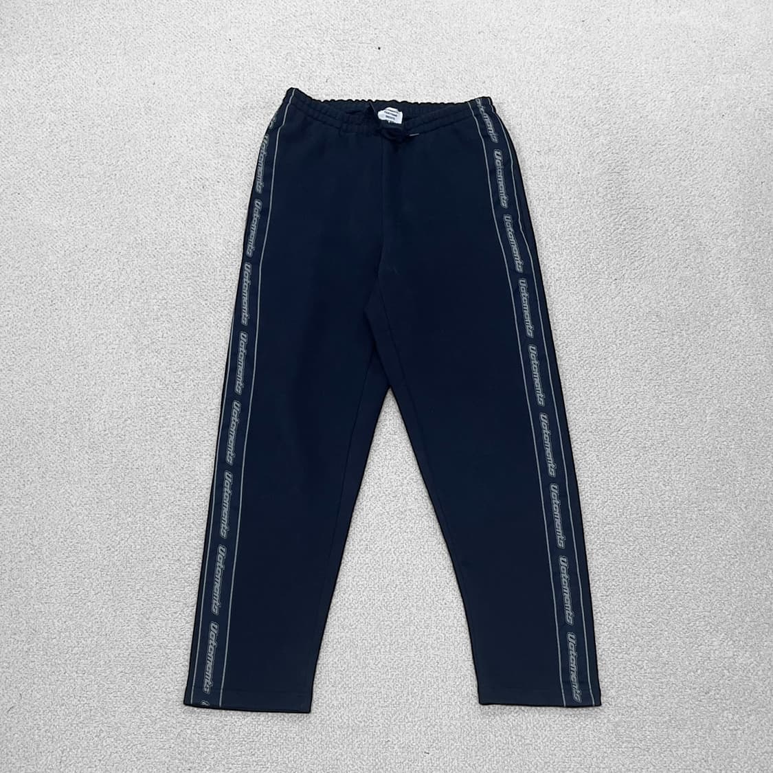 베트멍 Vetements 사이드 로고 스웨트 팬츠 네이비 상품이미지1