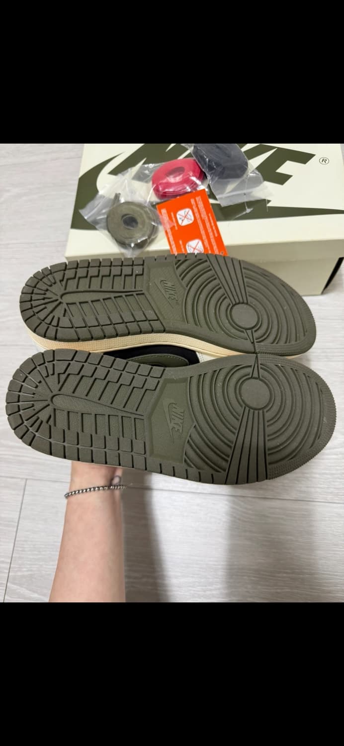 240] 조던1 x 트래비스 스캇 레트로 로우 OG SP 미디움올리브 상품이미지3