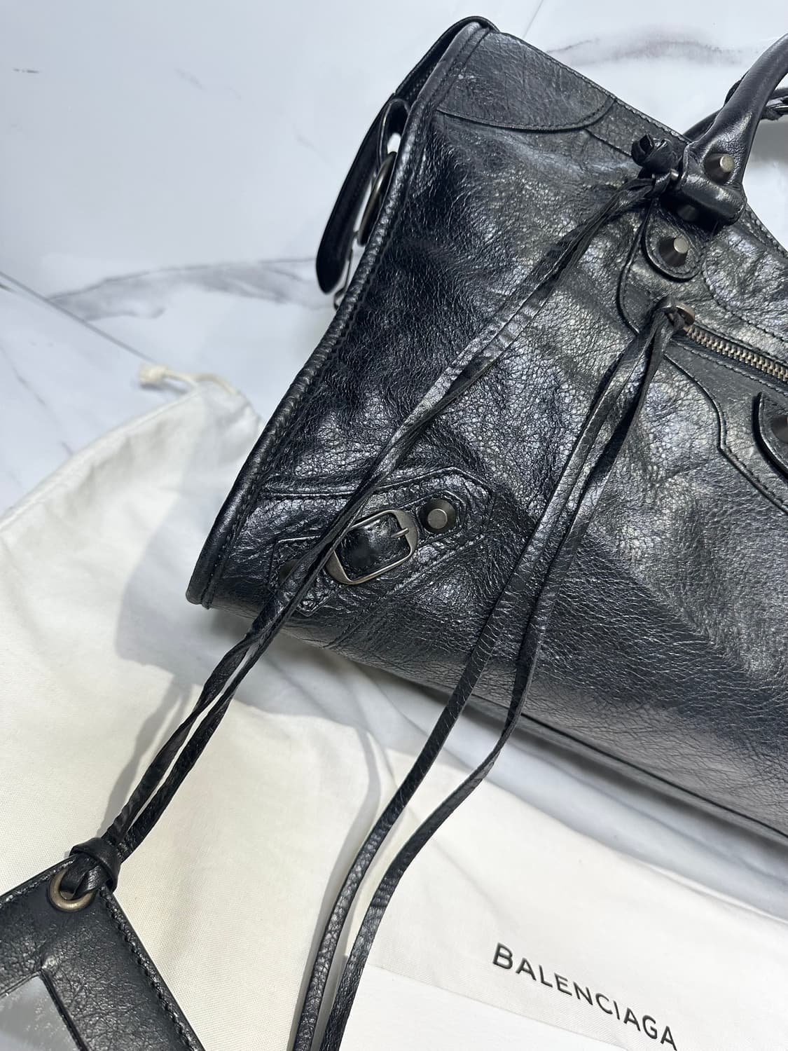 [A+ 정품] 발렌시아가 시티 모터백 미디움 블랙 상품이미지3