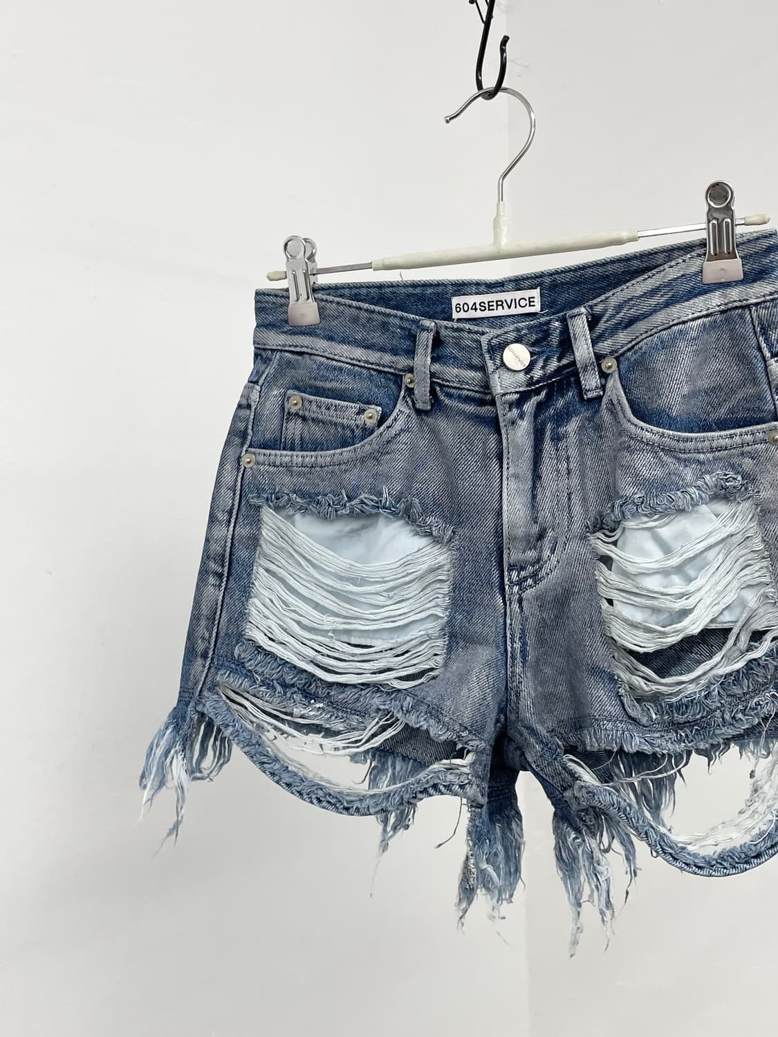 604서비스 실버 코티드 데미지 워싱 숏츠  상품이미지3