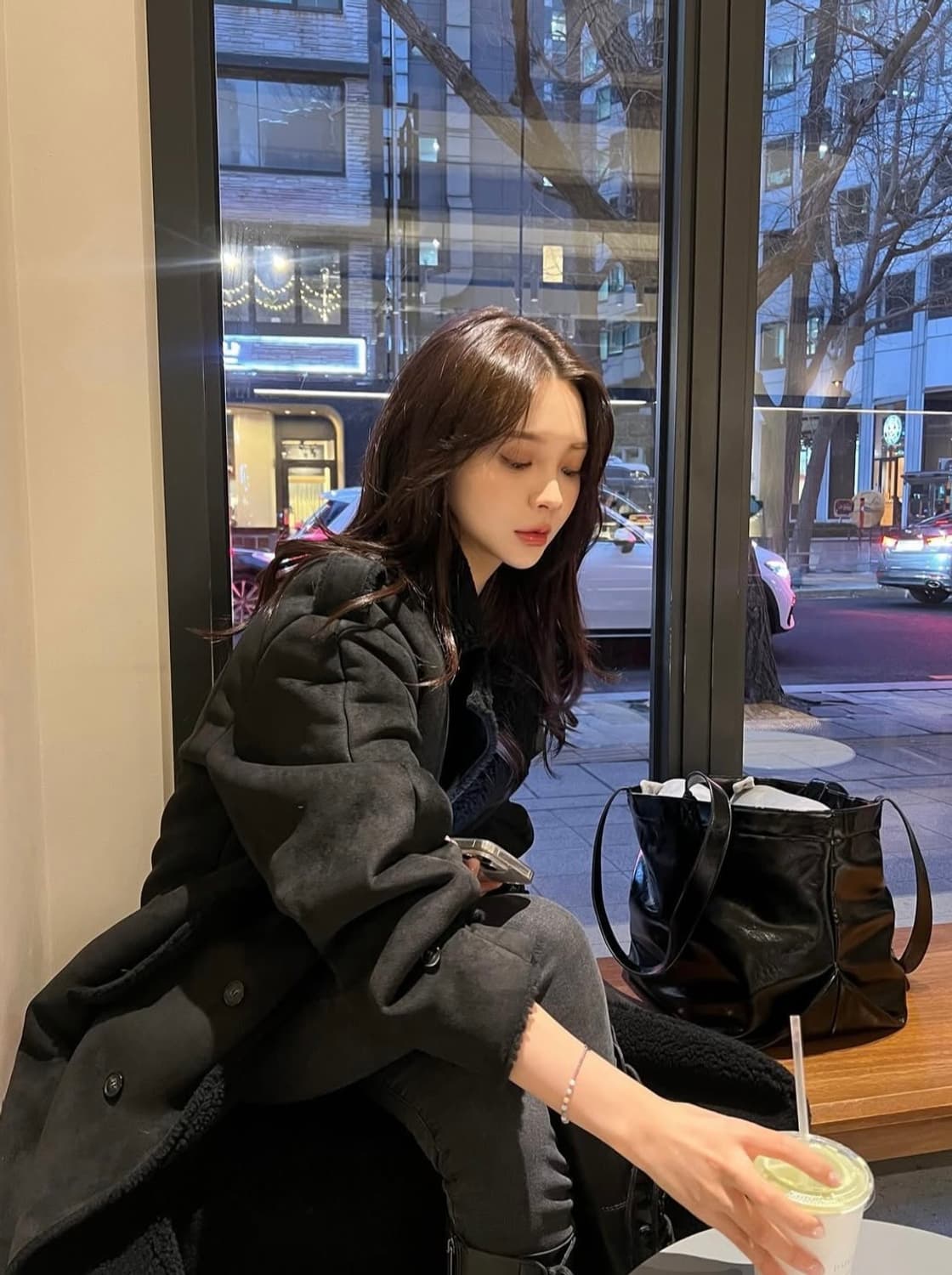 tuo 글로시 캐리백 블랙 판매 상품이미지2