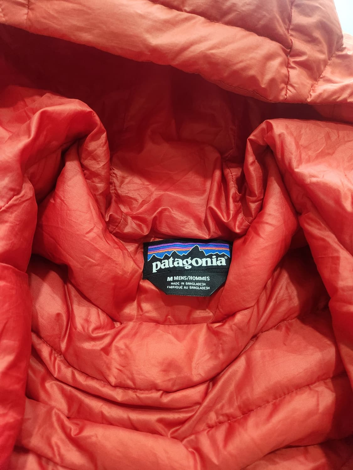 파타고니아 다운스웨터 후디  핫 엠버 색상 M 사이즈 상품이미지5