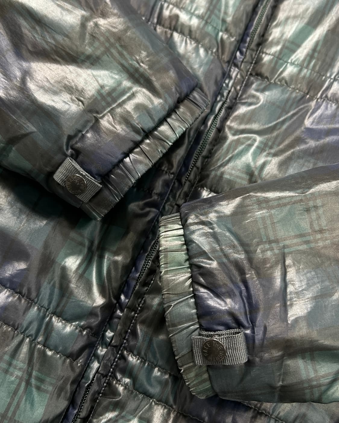 노스페이스 블랙와치 체크 패턴 경량패딩  상품이미지5