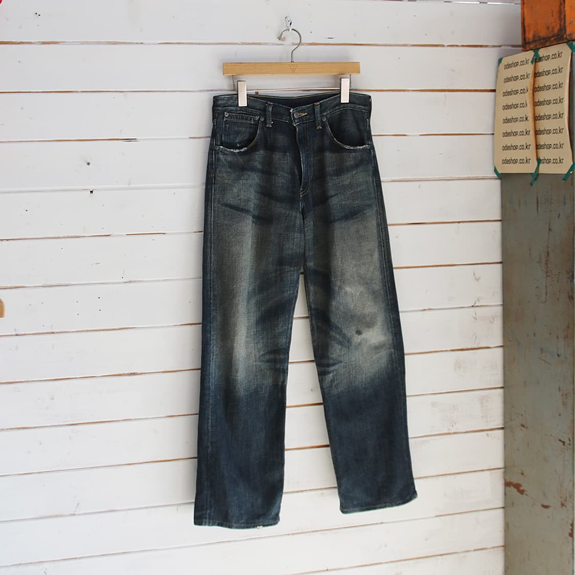 (착용컷) 리바이스 554 셀비지 진 (남성용 30) 상품이미지1