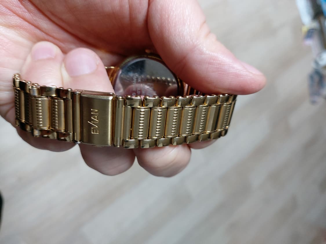 Evian Gems Club 금장 시계 상품이미지3