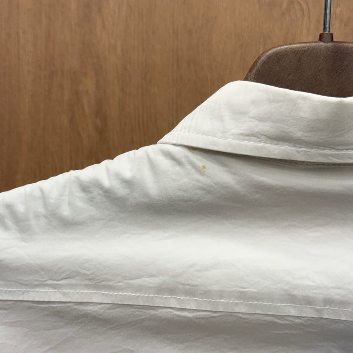 버버리 런던 코튼 셔츠 골드 로고 버튼 디테일 슬림핏 화이트 상품이미지9