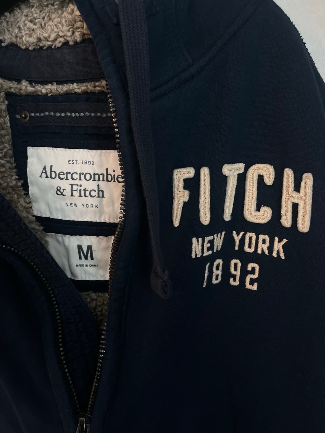 아베크롬비 뉴욕 스펠로고 네이비 퍼 후드 집업 [M]  상품이미지4