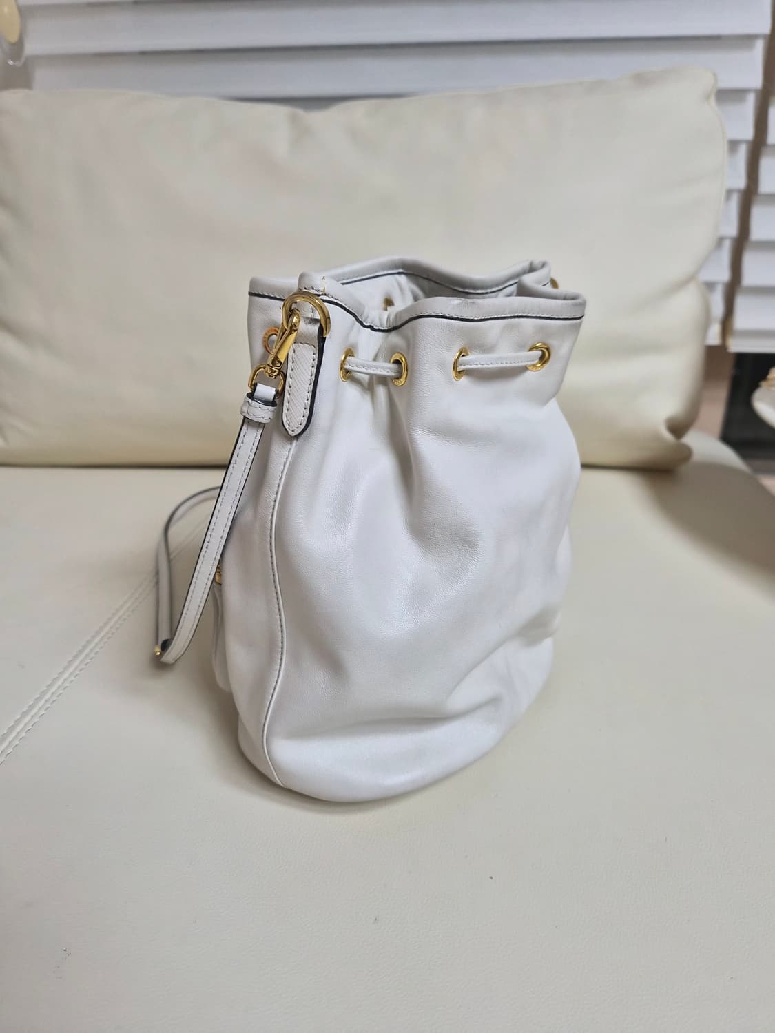 프라다정품 버킷백  상품이미지5