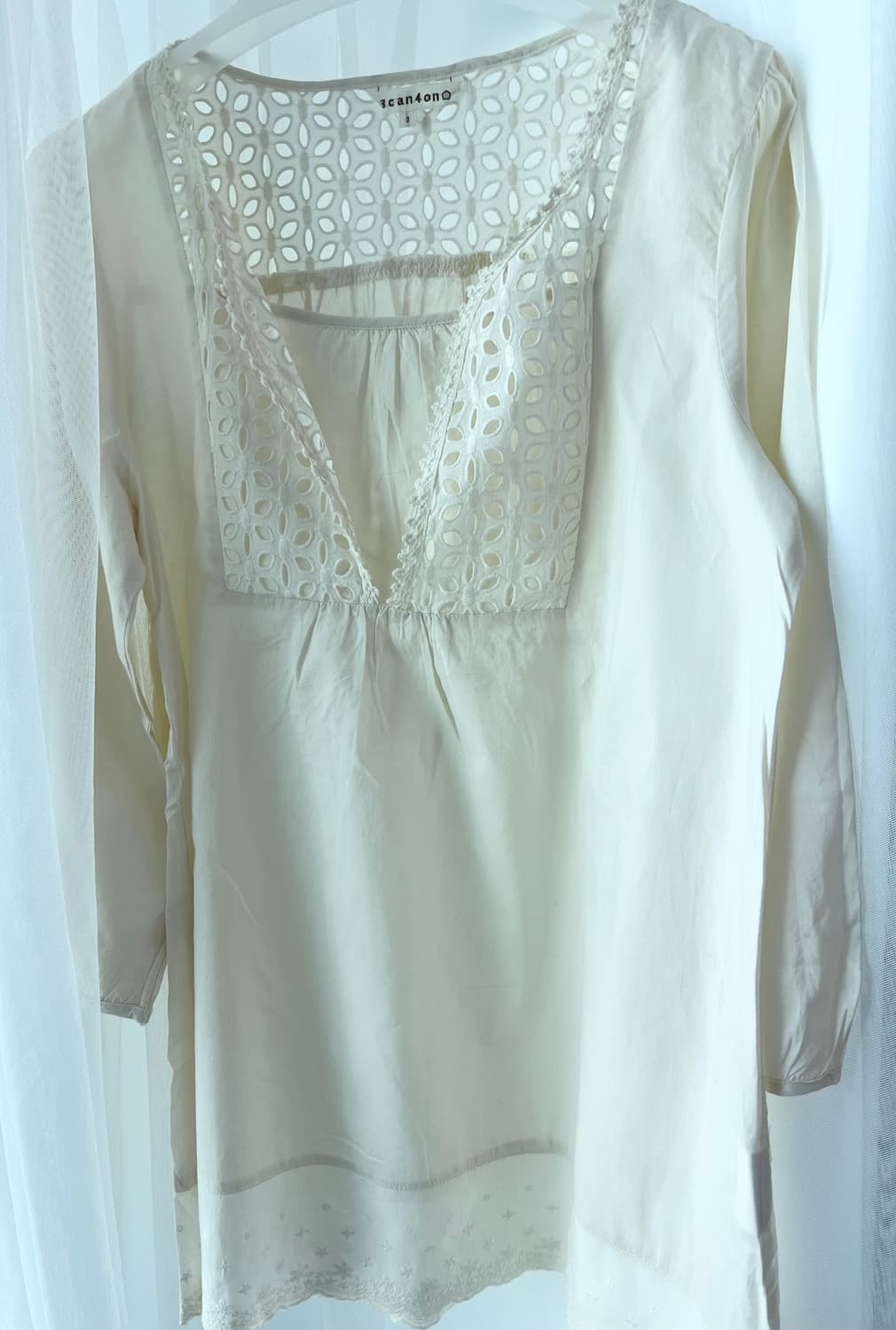 아이보리 리프컷팅 블라우스 모리걸 상품이미지1