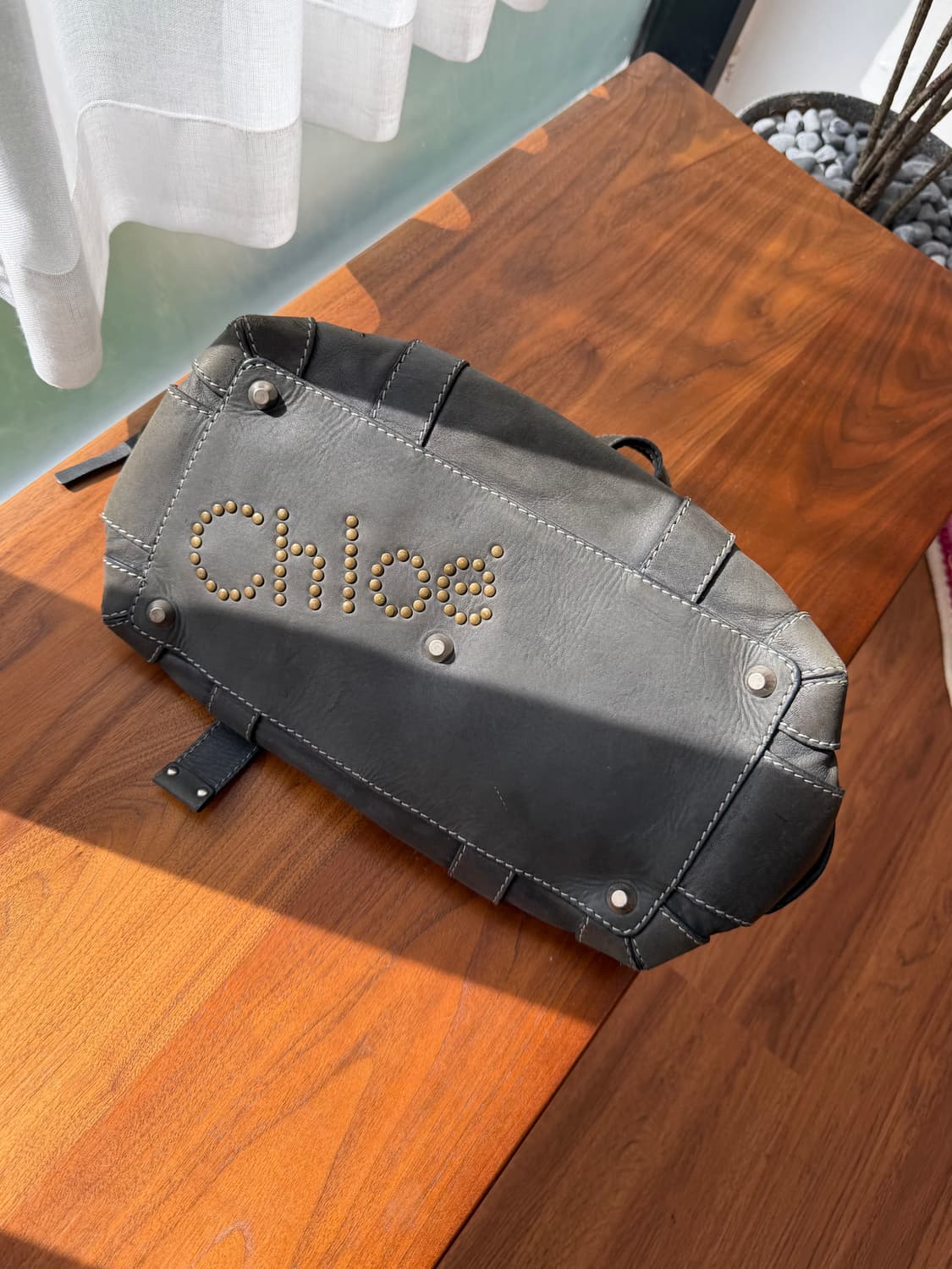 끌로에 빈티지 스터드 로고 토트백 상품이미지3