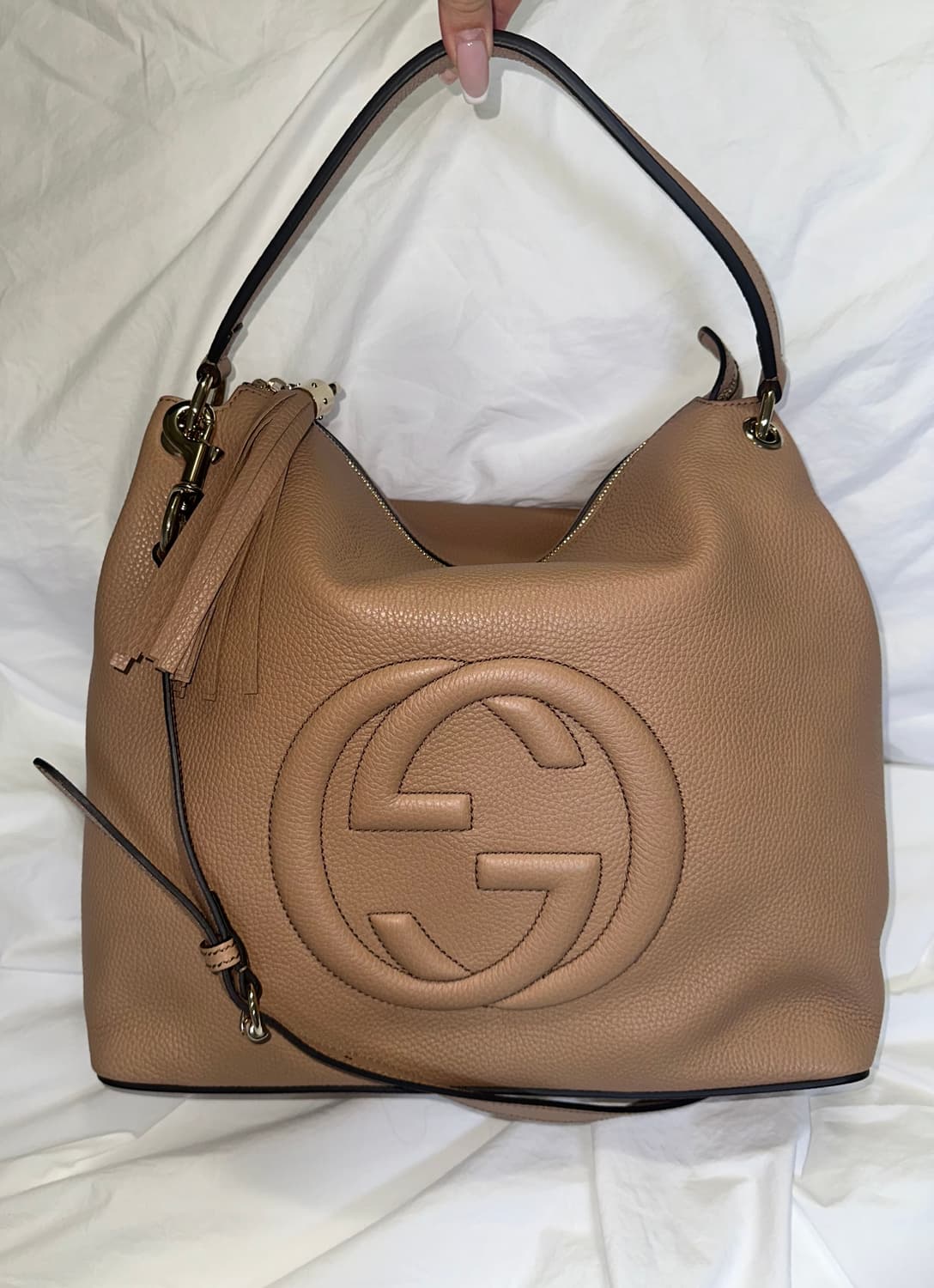 구찌 소호 테슬 호보백 카멜리아 상품이미지2