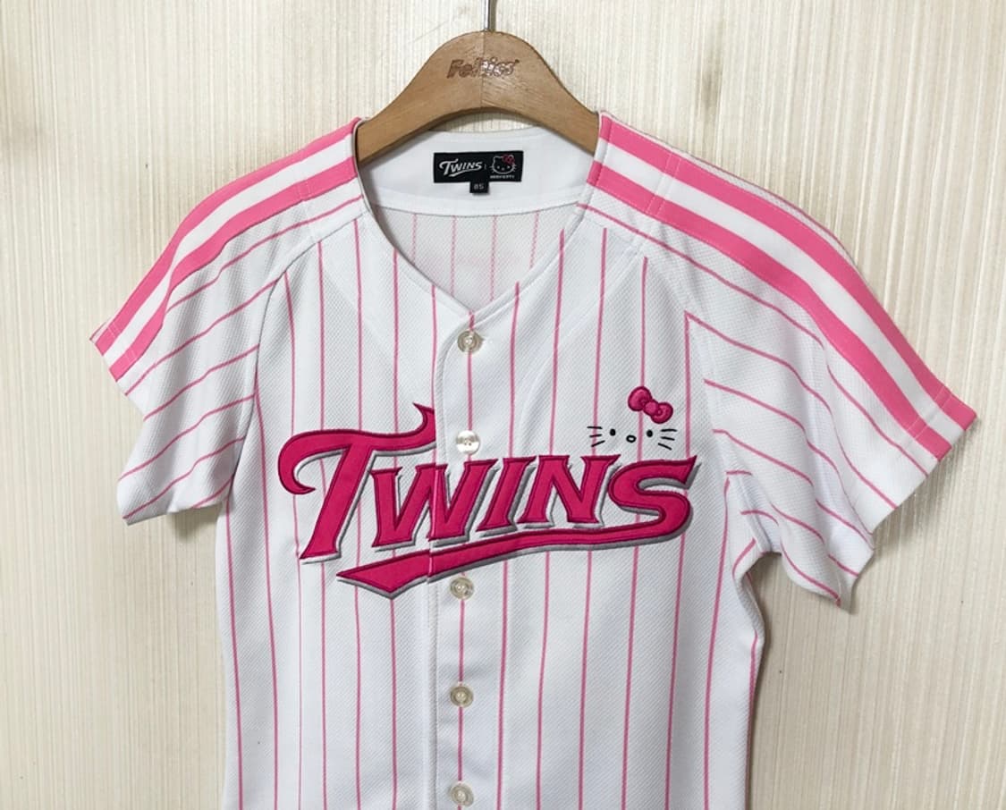 KBO LG트윈스X헬로키티 콜라보유니폼/져지 85 #2 오지환(싸인) 상품이미지6