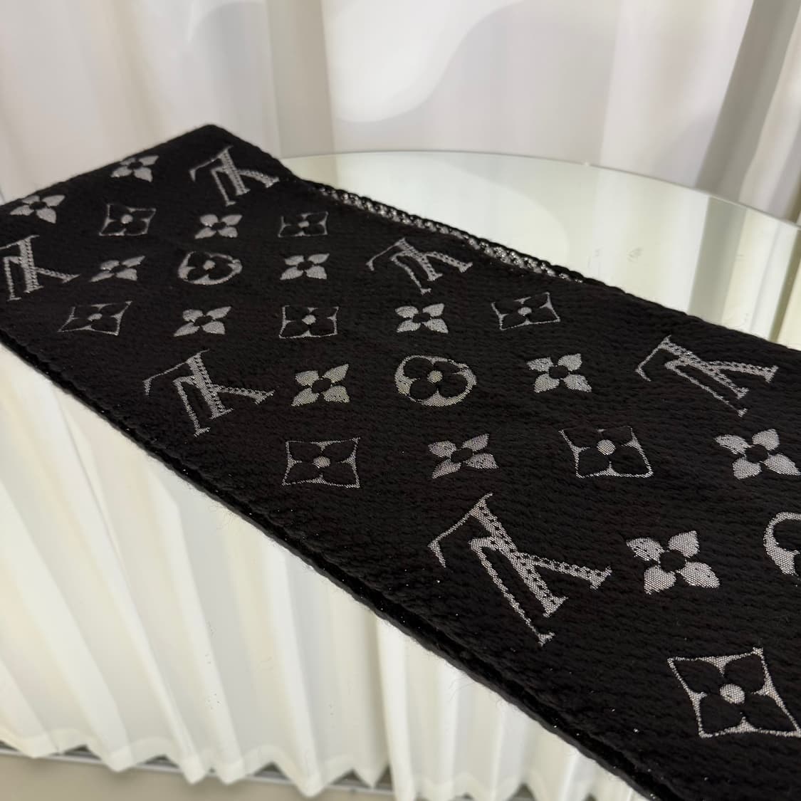 루이비통 로고마니아 샤인 모노그램 머플러 상품이미지3