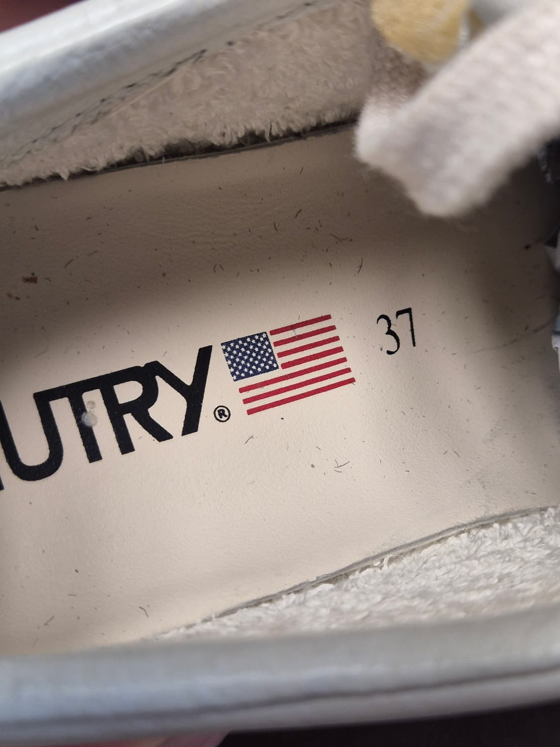 (풀박)실착용1회 235-240(37)오트리 메달리스트 로우 스니커 상품이미지7