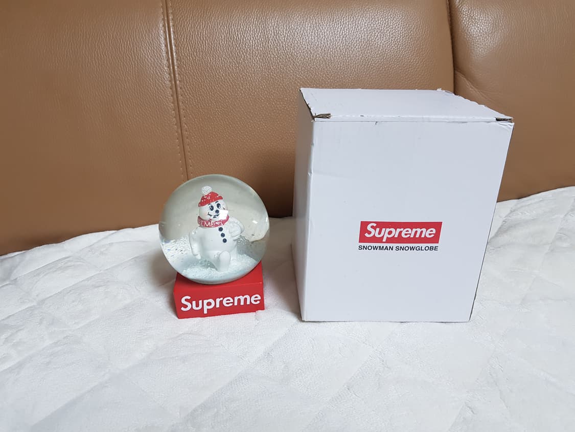 슈프림 스노우맨 스노우글로브 스노우볼 레드 21FW 상품이미지1