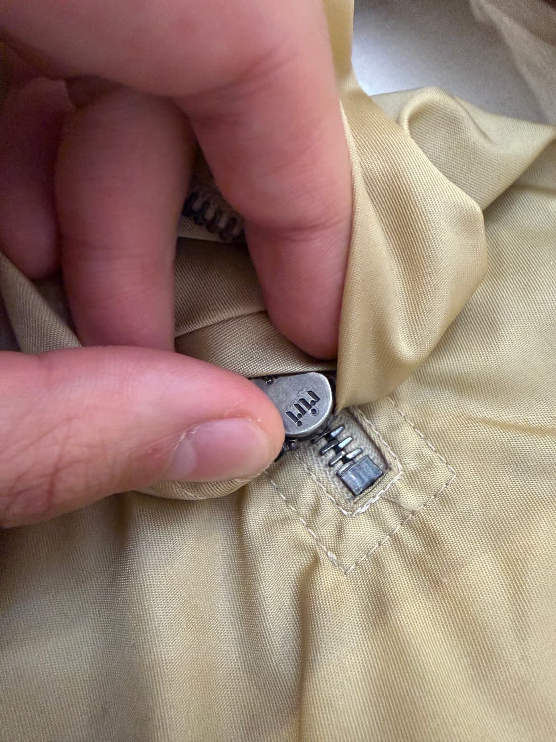 00s 프라다 아카이브 미니멀 테크 바람막이 베이지 상품이미지4