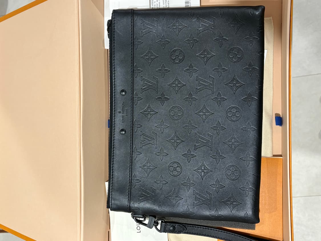 루이비통 모노그램 쉐도우 포쉐트 클러치 상품이미지2