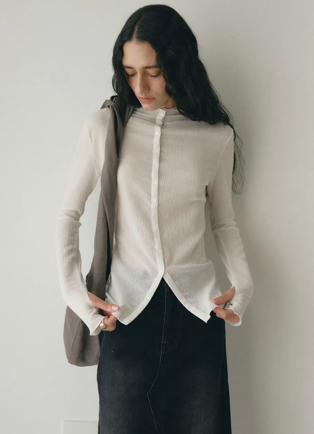 PLEATS HALF NECK BUTTON TOP 상품이미지2