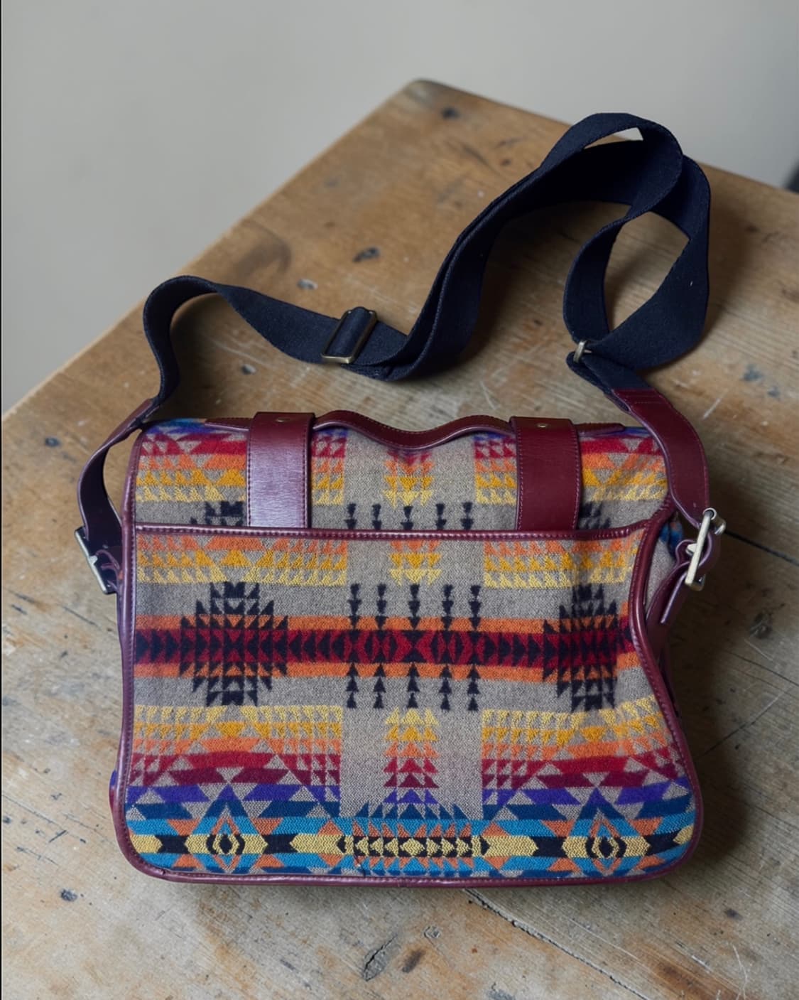 닥터마틴 x 펜들턴 콜라보레이션 네이티브 아메리칸 사첼백 상품이미지3