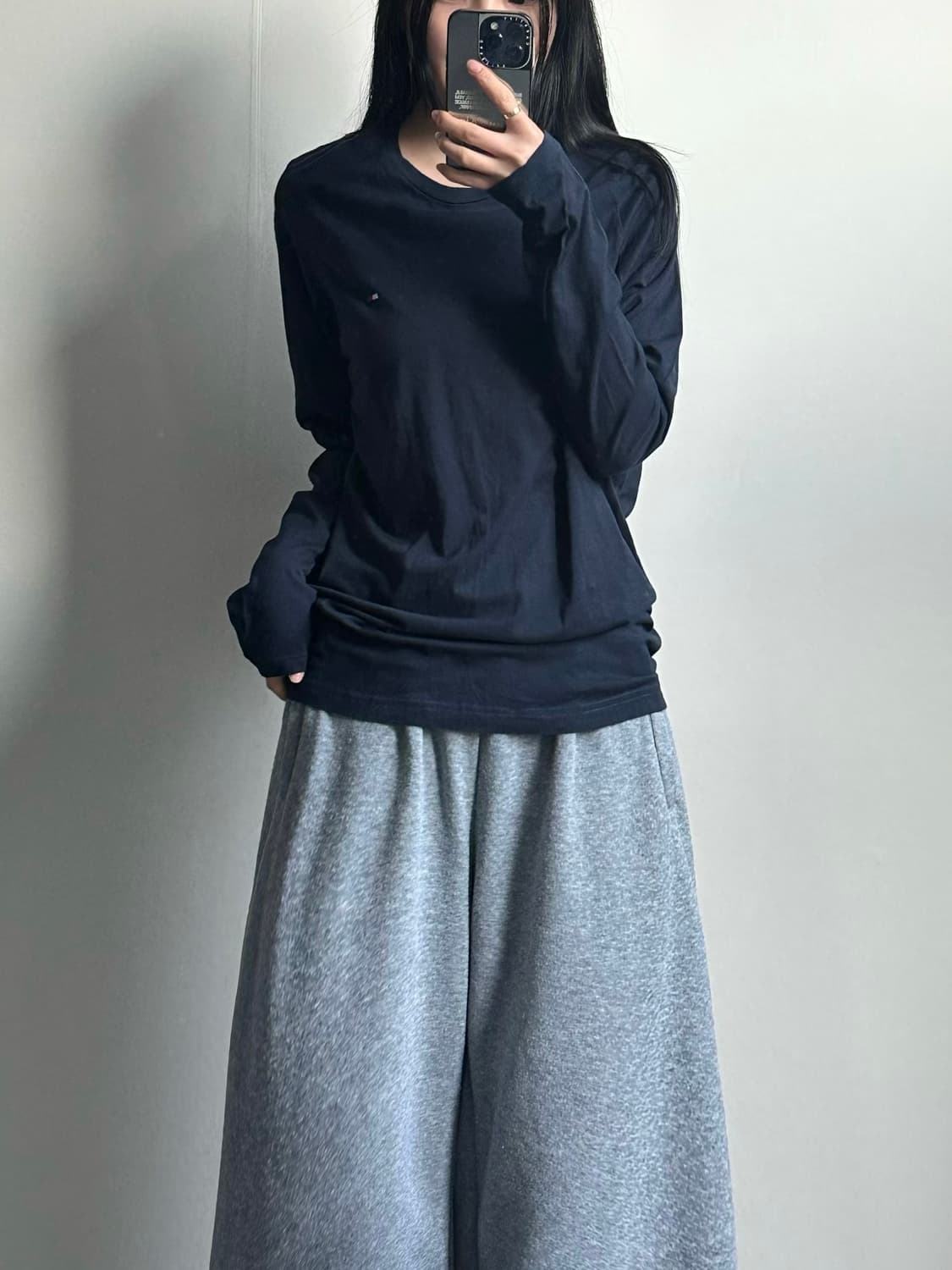 타미힐피거 자수로고 네이비 롱 슬리브 긴팔티 상품이미지1