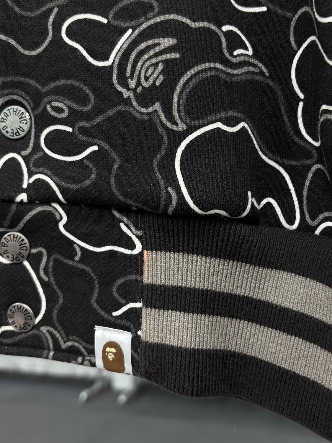 베이프 네온카모 바시티 자켓 상품이미지7