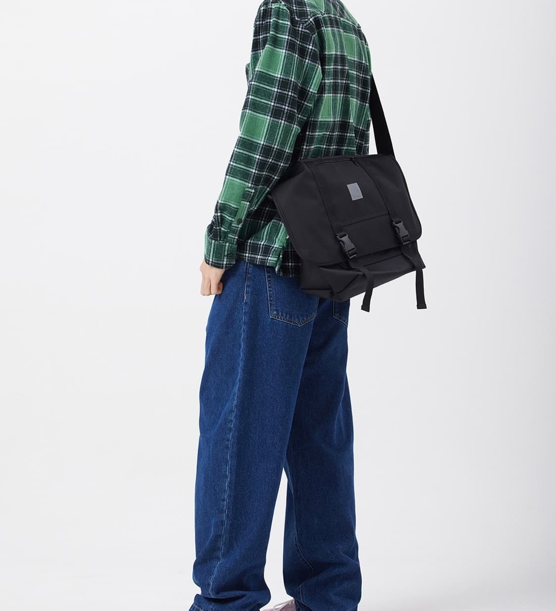 칼하트WIP 리플렉티브 파슬백 REFLECTIVE PARCEL BAG 상품이미지2