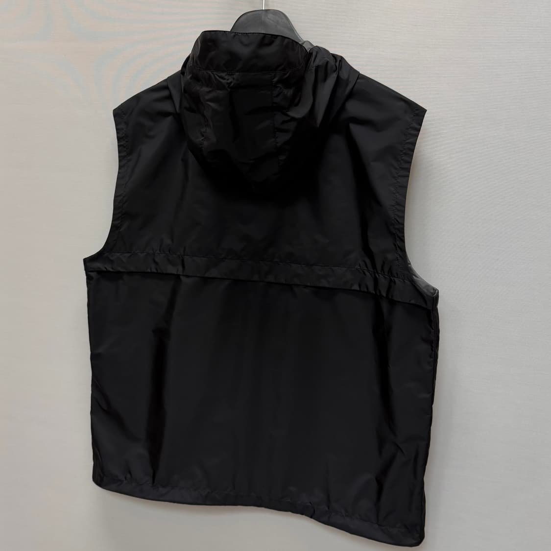 프라다 트라이앵글 로고 리나일론 조끼 (105)  상품이미지5