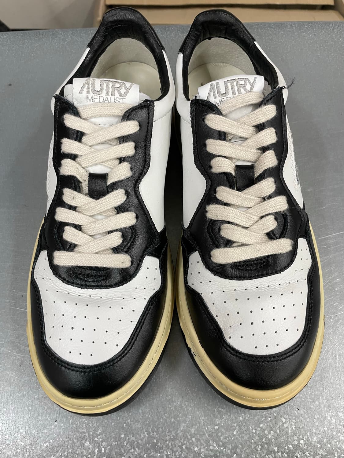 오트리 메달리스트 로우 블랙 40 상품이미지5