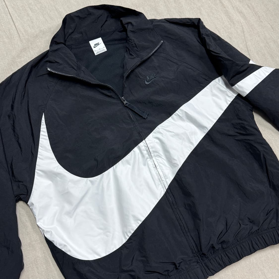 나이키 나일론 블랙스우시 빅로고 바람막이 XL 상품이미지3