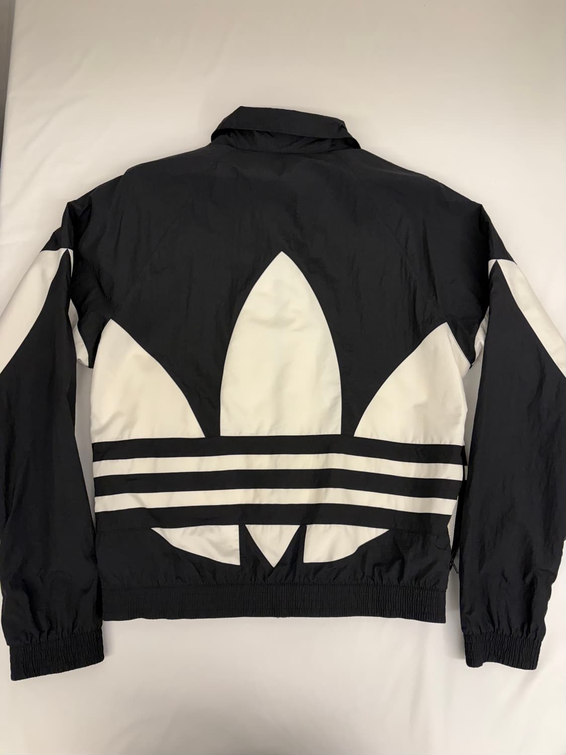 [S] 아디다스 빅 로고 블랙 화이트 바람막이 상품이미지3