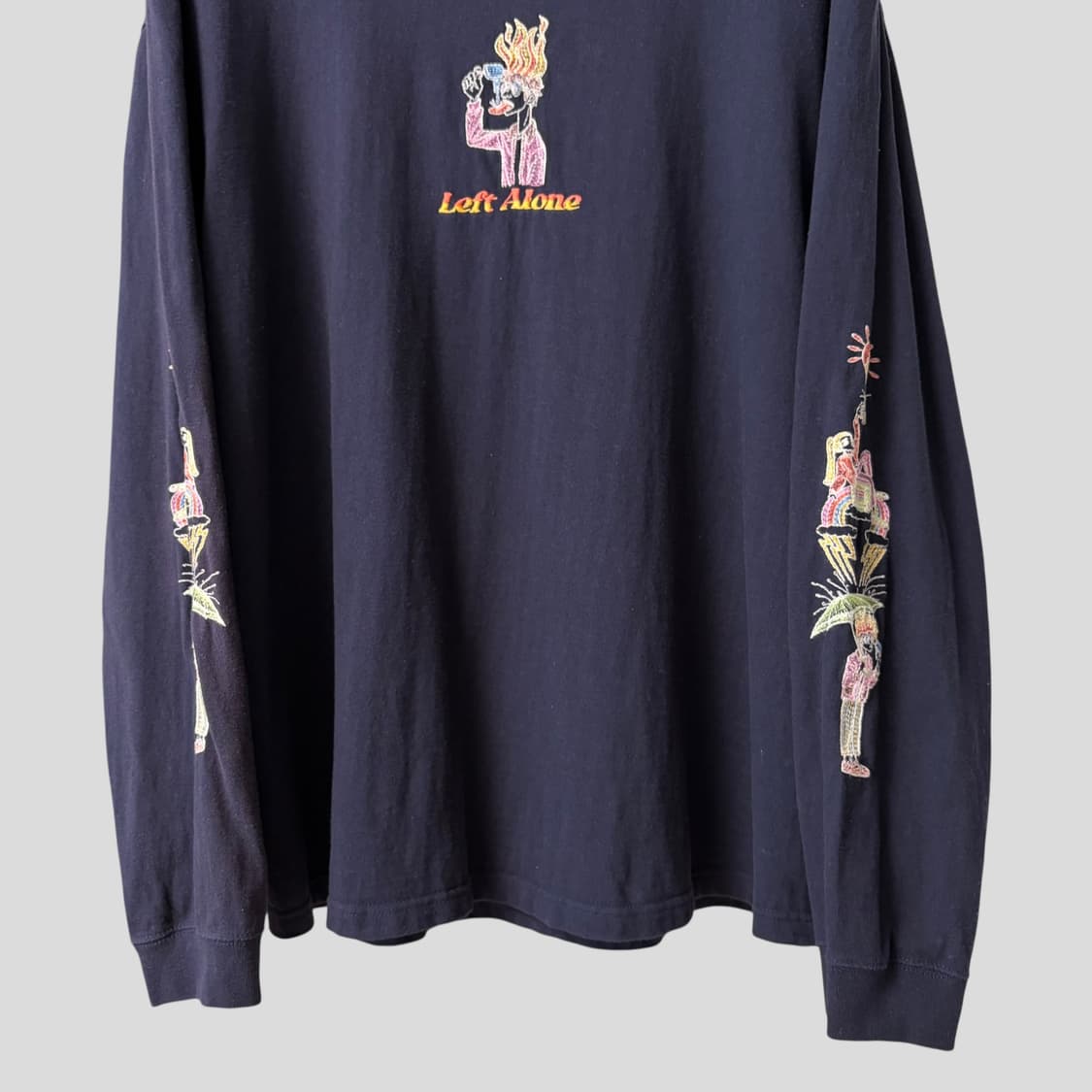 (XL)Left Alone 일러스트 자수 긴팔 티셔츠 상품이미지5